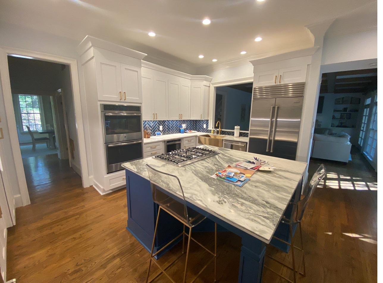 Newport White cabinets